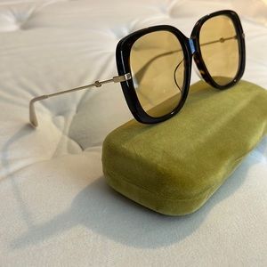 New authentic Gucci oversized sunglasses